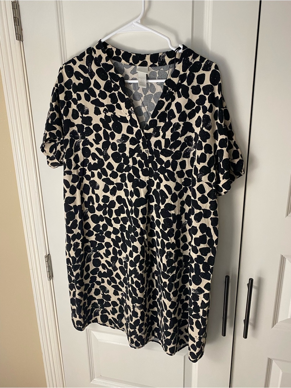 H&M Black and Cream Leopard Print V-Neck Tunic